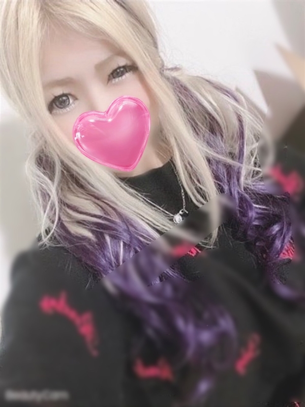 せら(パイパンギャル系美女)